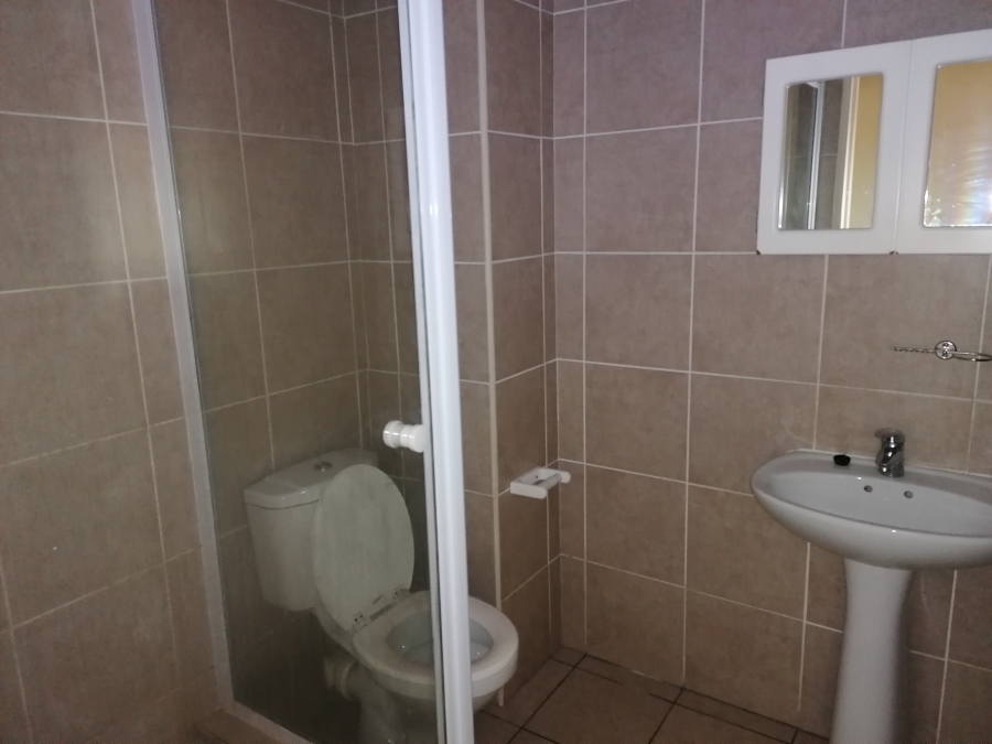 To Let 2 Bedroom Property for Rent in Protea Heights Western Cape